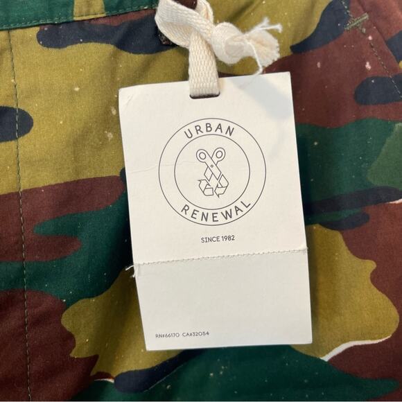 Urban Renewal Vintage Cut Off Cargo Shorts - Picture 4 of 5